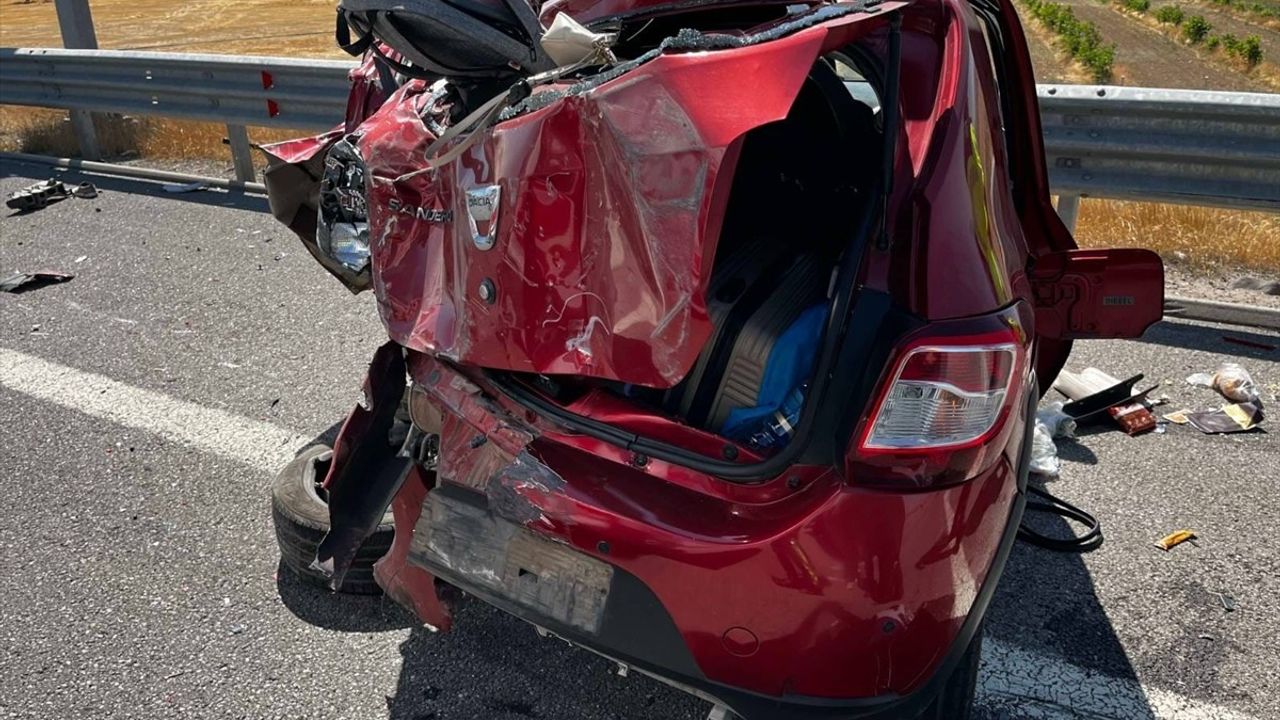 Niğde'de Tır-Otomobil Çarpışması: 1 Ölü, 3 Yaralı