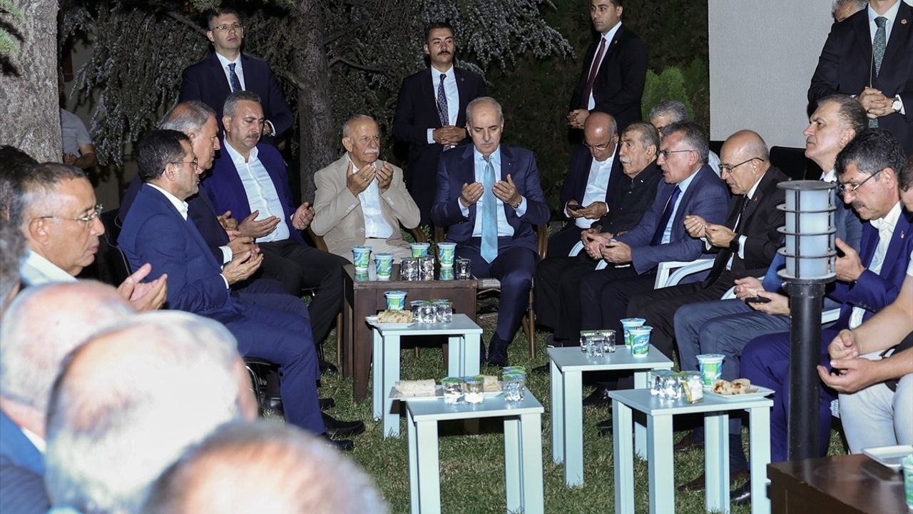 Numan Kurtulmuş, Hazine ve Maliye Bakanı Şimşek'e Taziye Ziyareti Gerçekleştirdi
