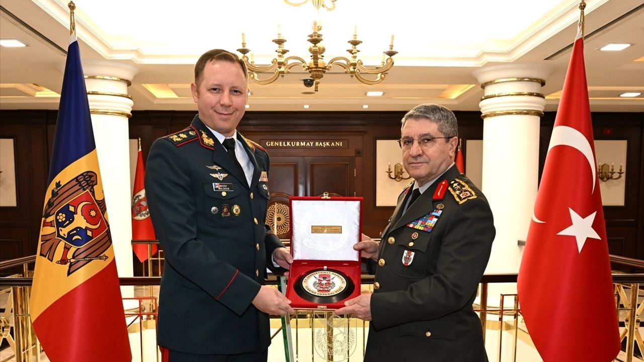 Org. Selçuk Bayraktaroğlu, Moldova Genelkurmay Başkanı ile Görüştü
