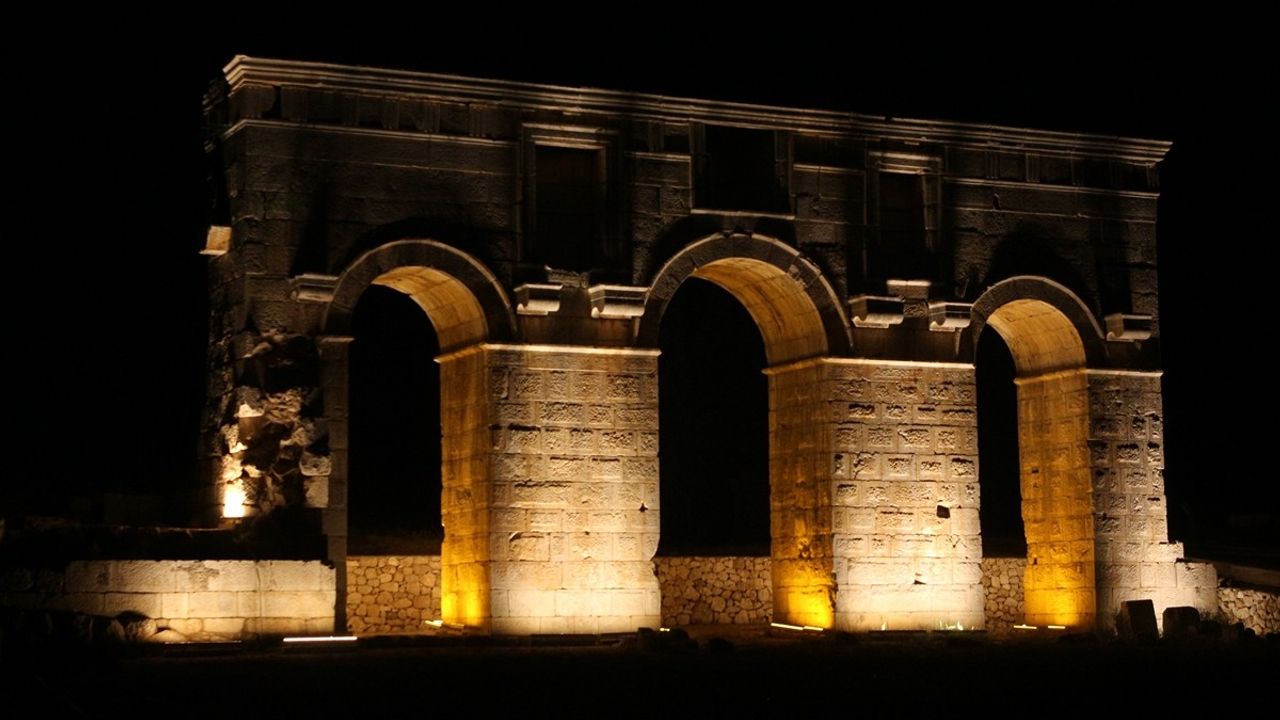 Patara Antik Kenti'nde Yıldızların Altında Tarih Yolculuğu
