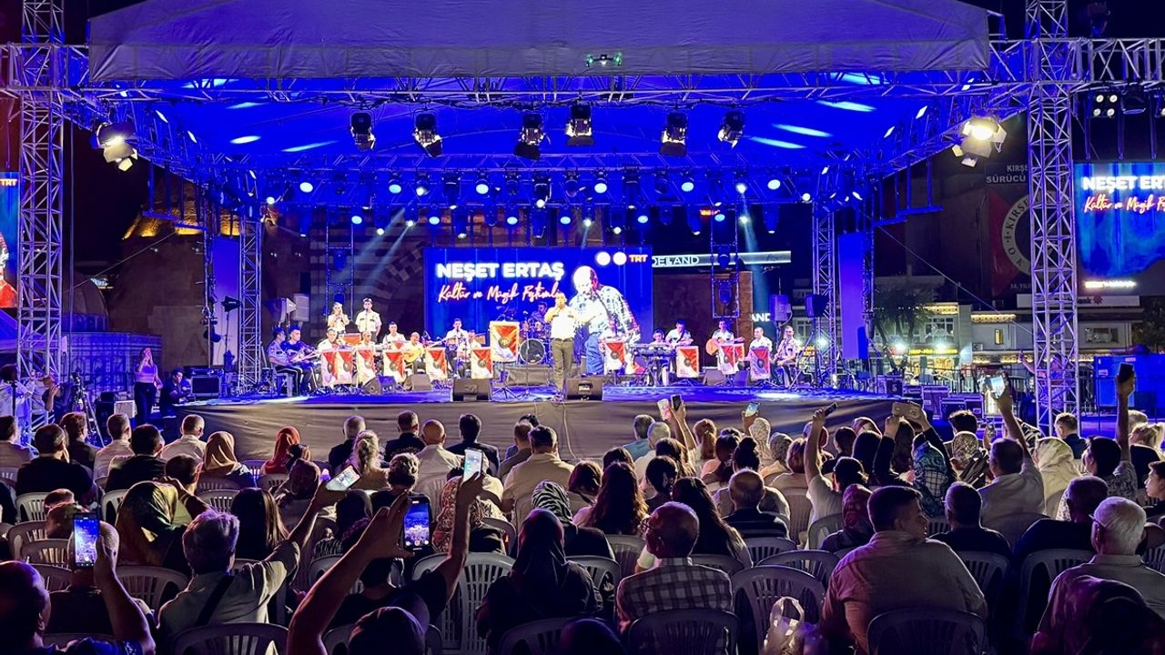 Polis Akademisi Armoni Orkestrası Neşet Ertaş Türkülerini Seslendirdi