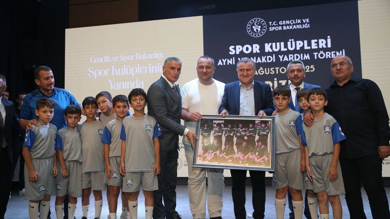 Rize'de Amatör Spor Kulüpleri Ödül Töreni