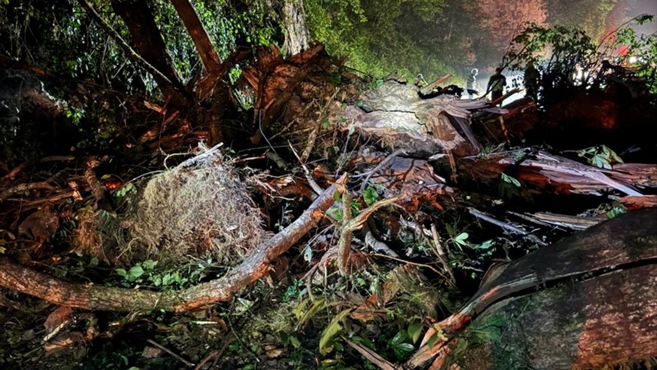 Rize'de Heyelan Sonrası Yol Yeniden Açıldı