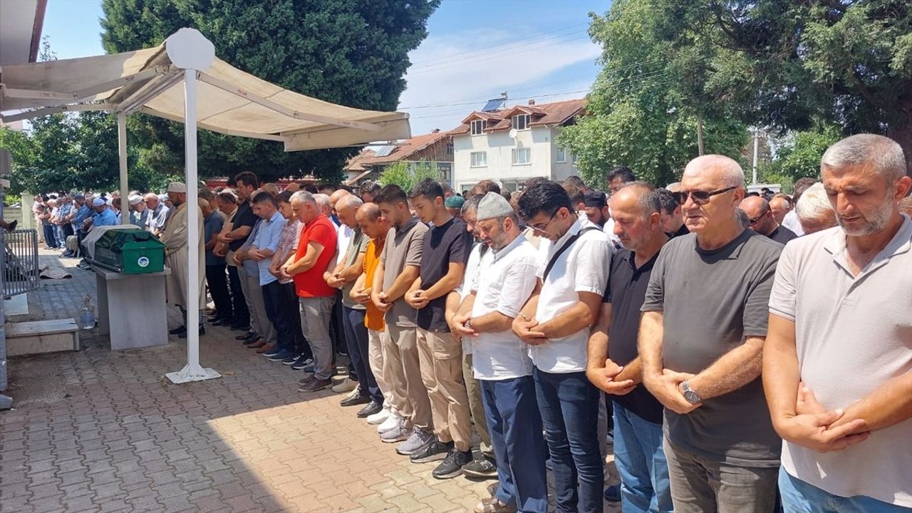Sakarya'da Asansör Kazası: Eski Belediye Başkanı Hayatını Kaybetti