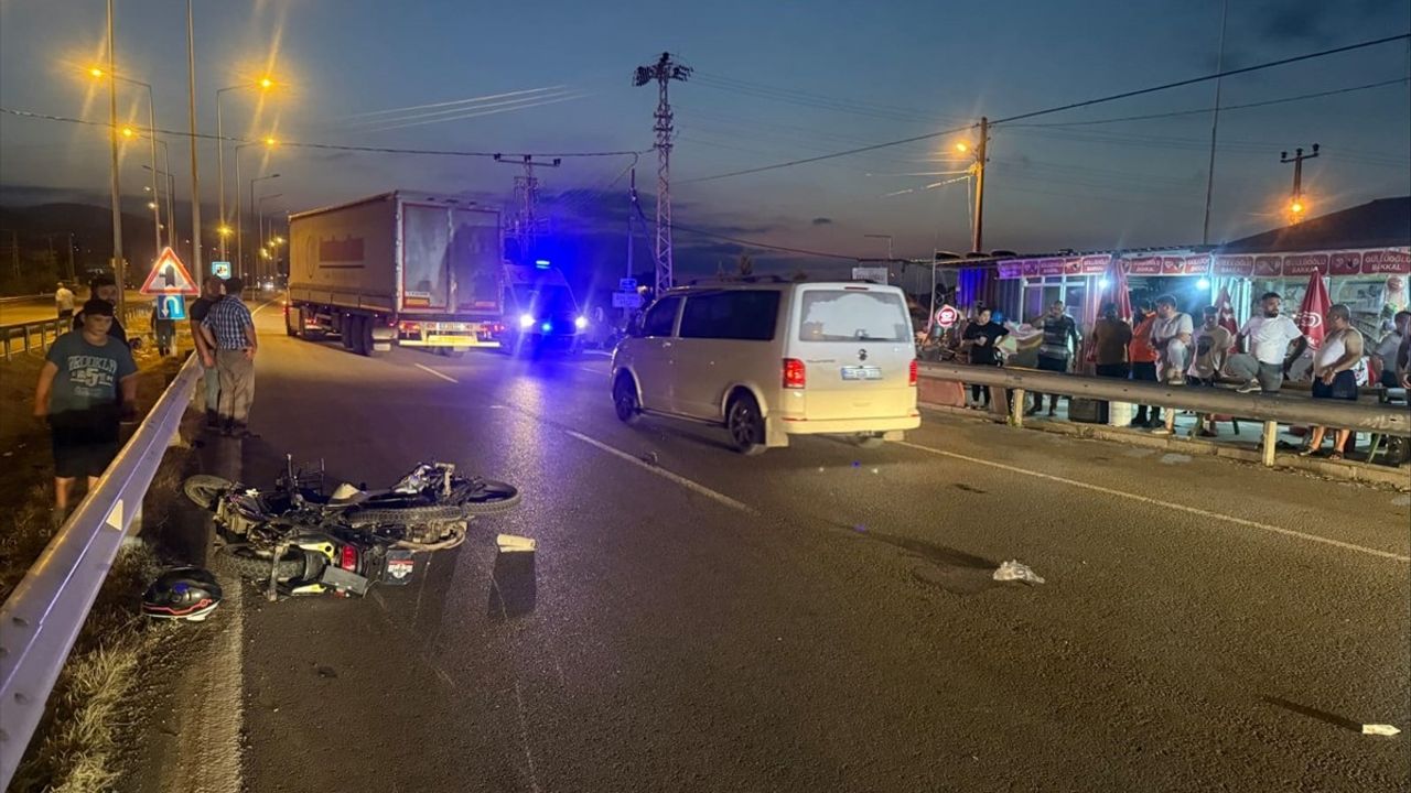 Samsun'da Motosiklet ve Elektrikli Bisiklet Çarpıştı: 2 Yaralı