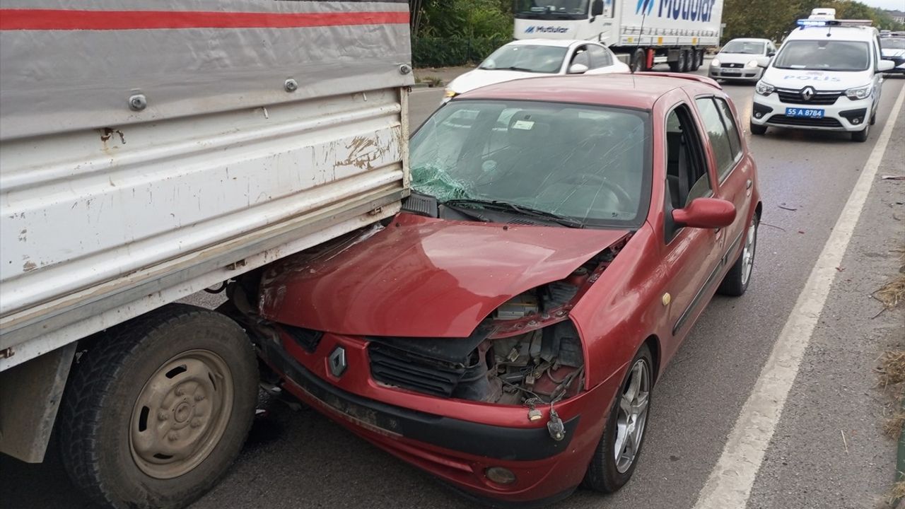 Samsun'da Trafik Kazası: İki Yaralı