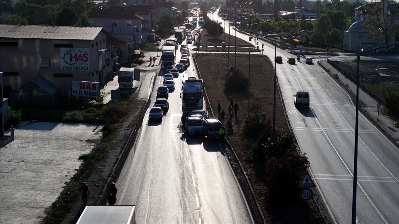 Samsun'da Zincirleme Trafik Kazası Karadeniz Sahil Yolunu Etkiledi