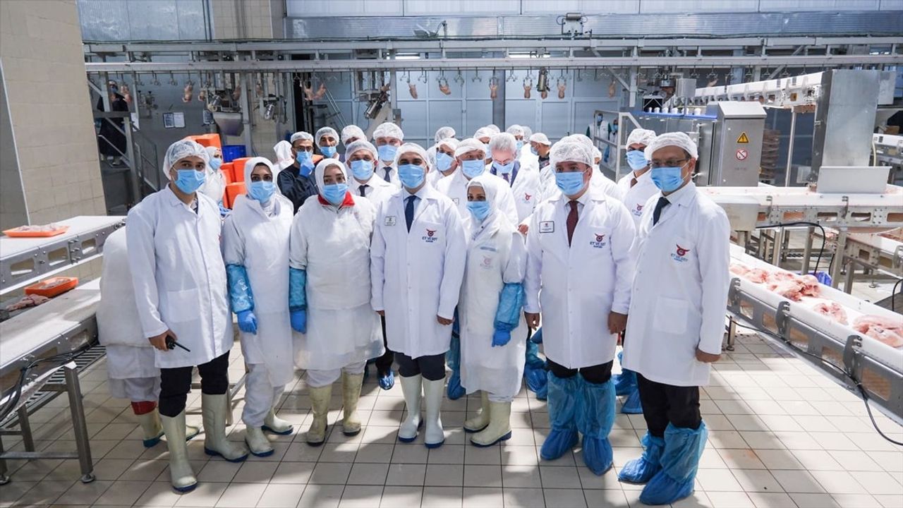 Sanayi ve Teknoloji Bakanı Kacır'dan Erzincan Tavuk Kombinası Ziyareti