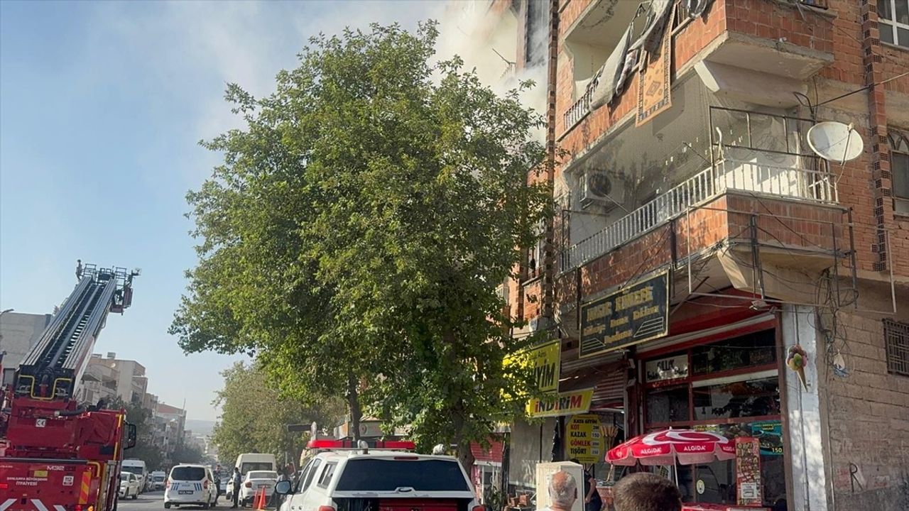 Şanlıurfa'da Apartman Yangını Kontrol Altına Alındı