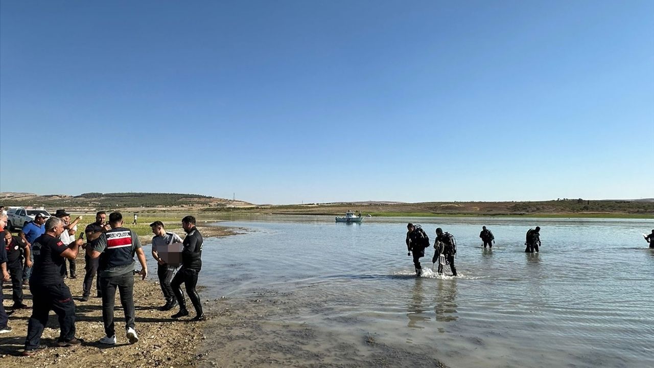 Şanlıurfa'da Gölde Kaybolan Çocuk İçin Arama Faaliyetleri