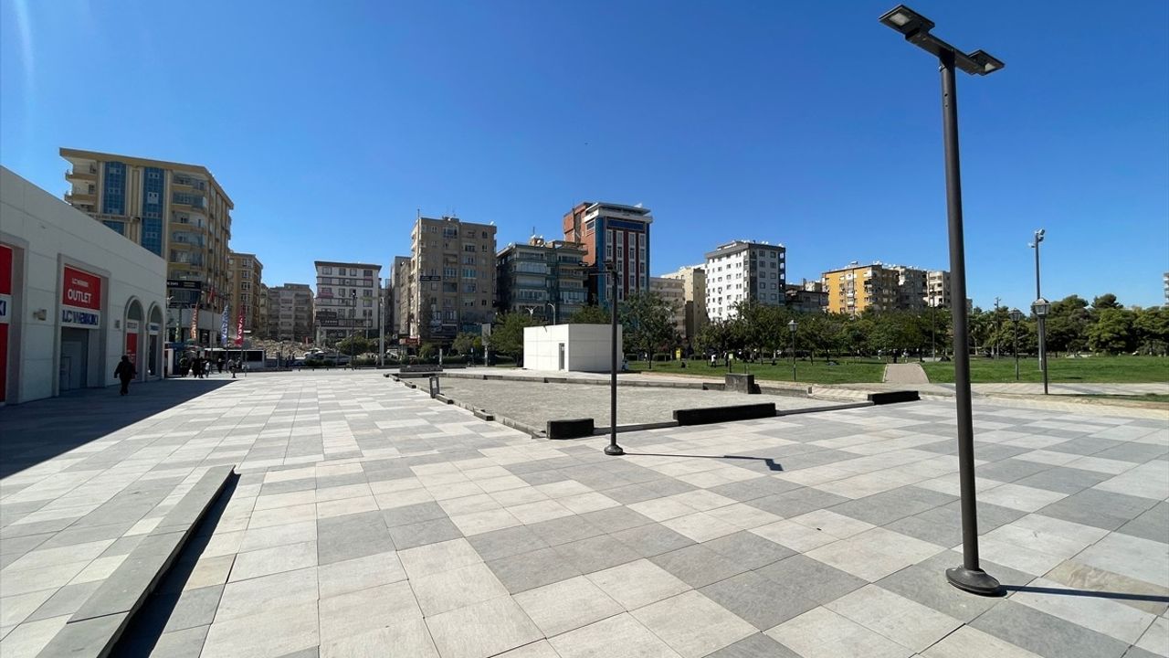 Şanlıurfa'da Kavurucu Sıcaklık 55 Dereceyi Buldu