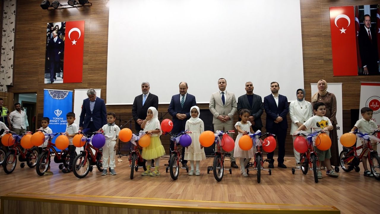 Şanlıurfa'da Kur'an Kursunu Tamamlayan 700 Öğrenciye Bisiklet Hediye Edildi