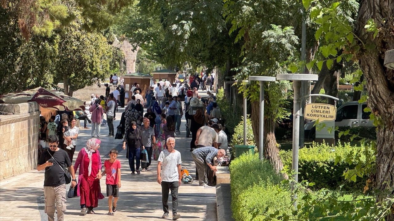 Şanlıurfa'da Sıcaklık Rekoru: Termometreler 49 Dereceyi Gösterdi