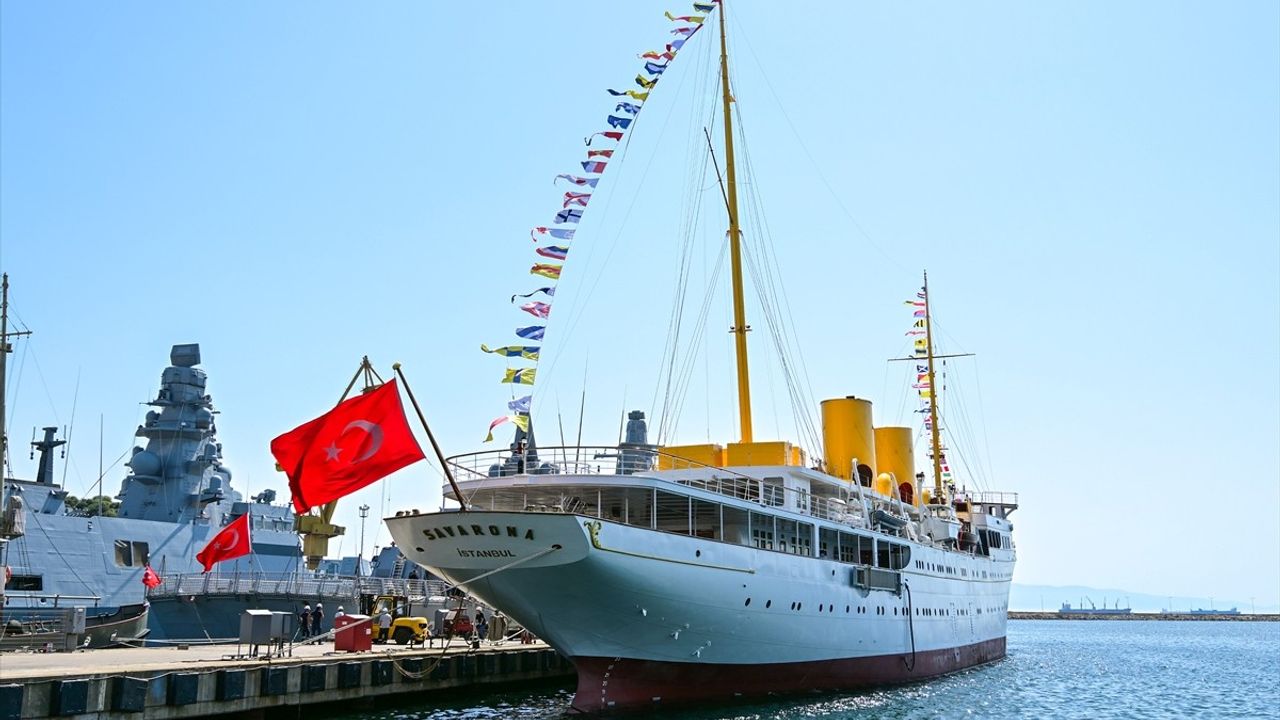 Savarona Yatı İstanbul Boğazı’nı Selamlayacak