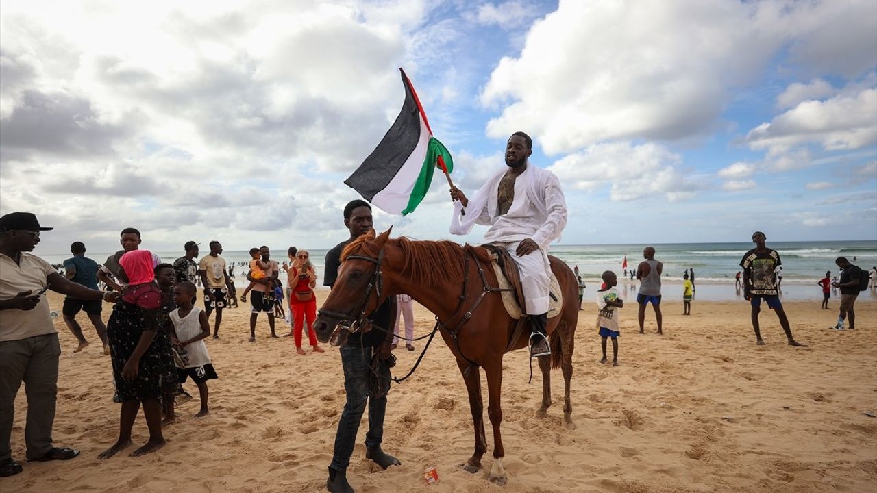 Senegalli Sanatçı Thierno Gueye'den Filistin'e Destek Gösterisi