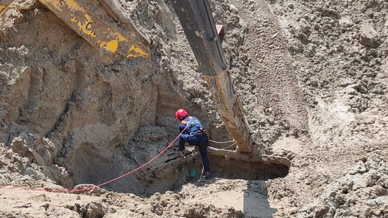 Silivri'de Kum Ocağındaki Göçükte İşçi Hayatını Kaybetti