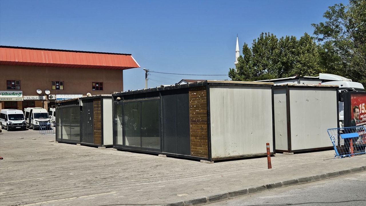 Sındırgı'da Depremzedelere Geçici Konteyner Çarşı