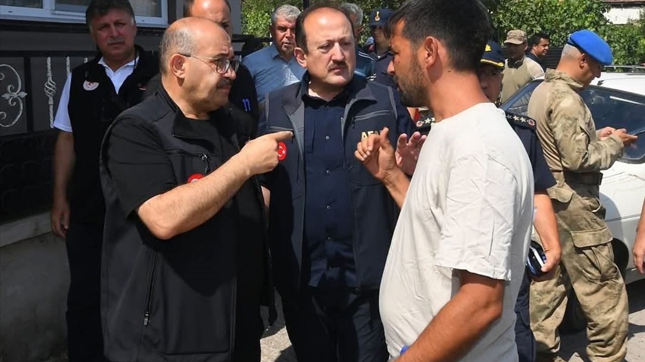Sındırgı'daki Deprem Çalışmaları Hızla Devam Ediyor