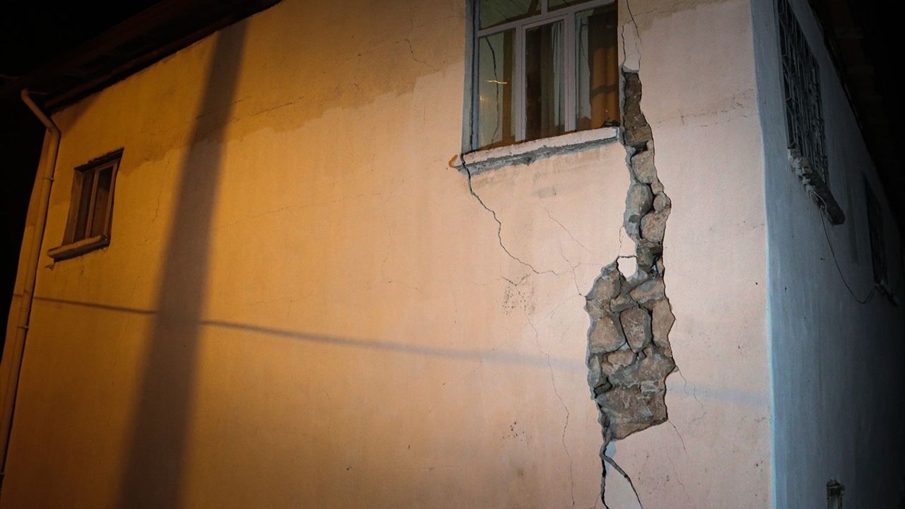 Sındırgı'daki Depremin Gözlemleri: Kırsal Mahallelerde Yaşayanların Hikayeleri