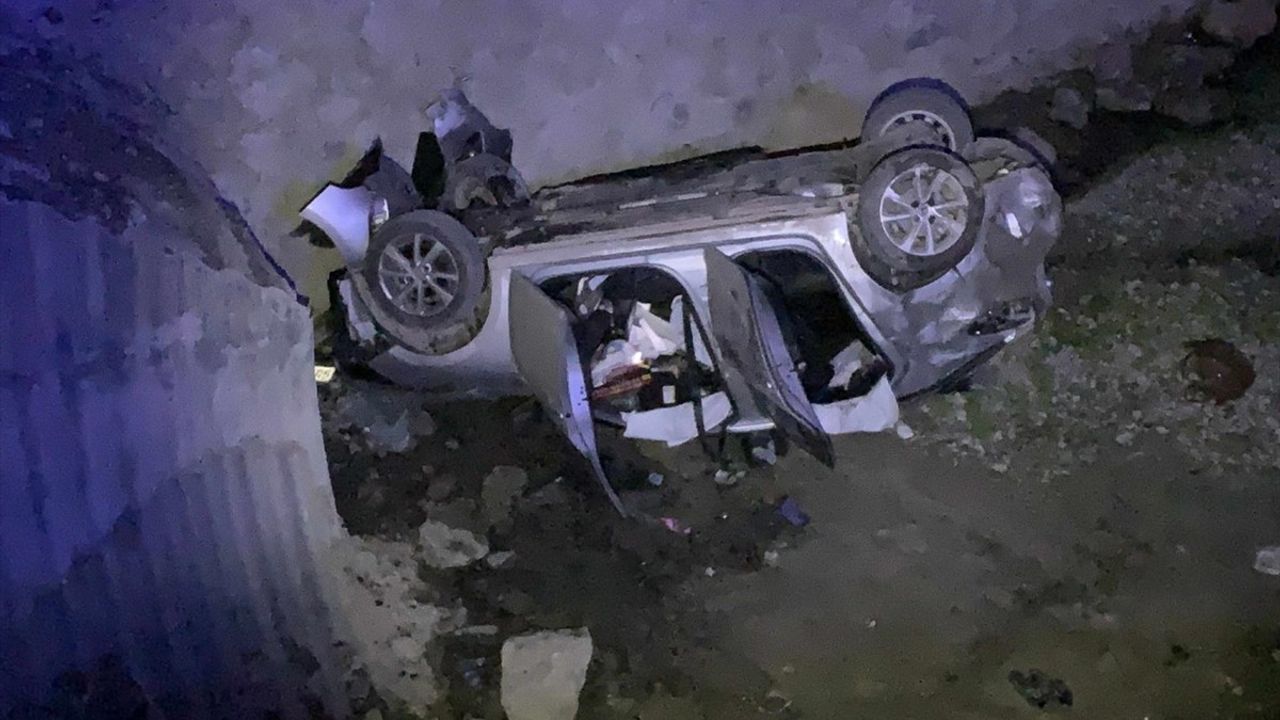 Sinop'ta Dereye Devrilen Otomobilde 5 Yaralı