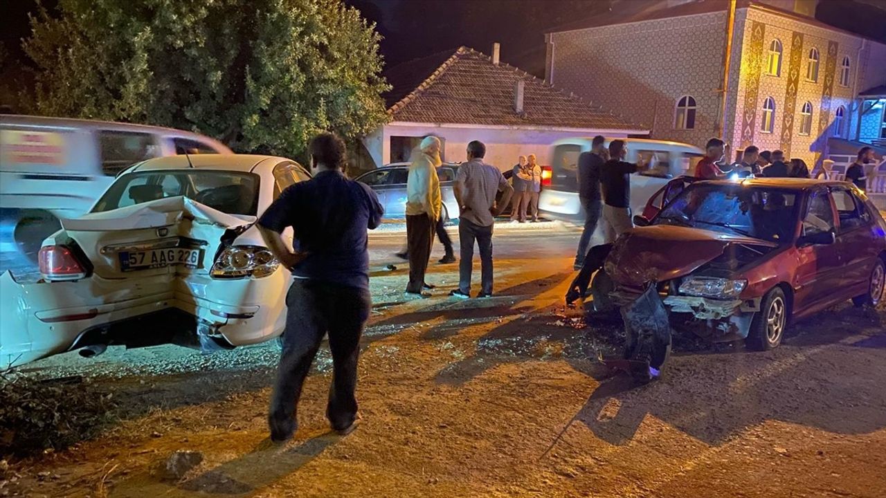 Sinop'ta Otomobil Kazası: 8 Yaralı