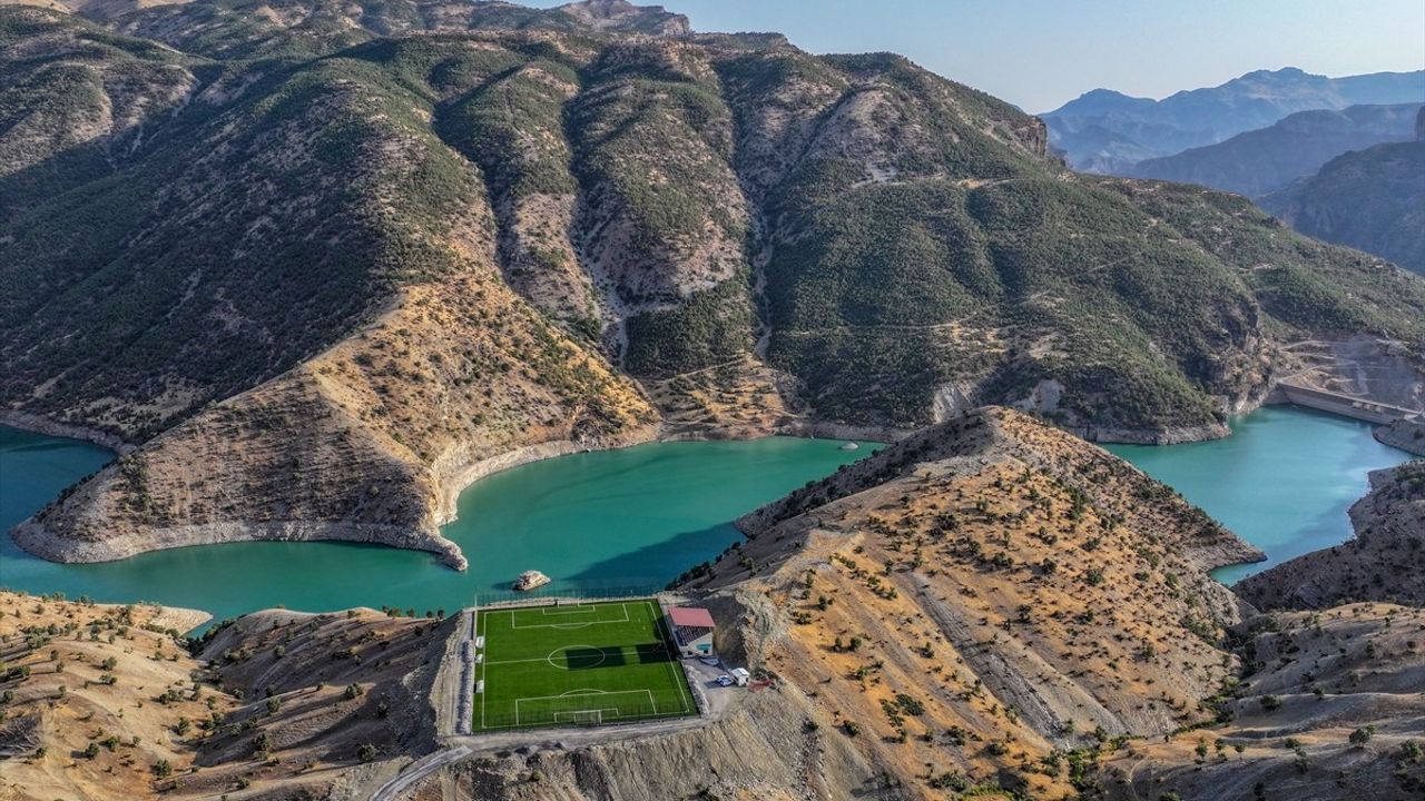 Şırnak'ta Gençlerin Futbol Rüyası: Hanke Dağı'ndaki Stadyum