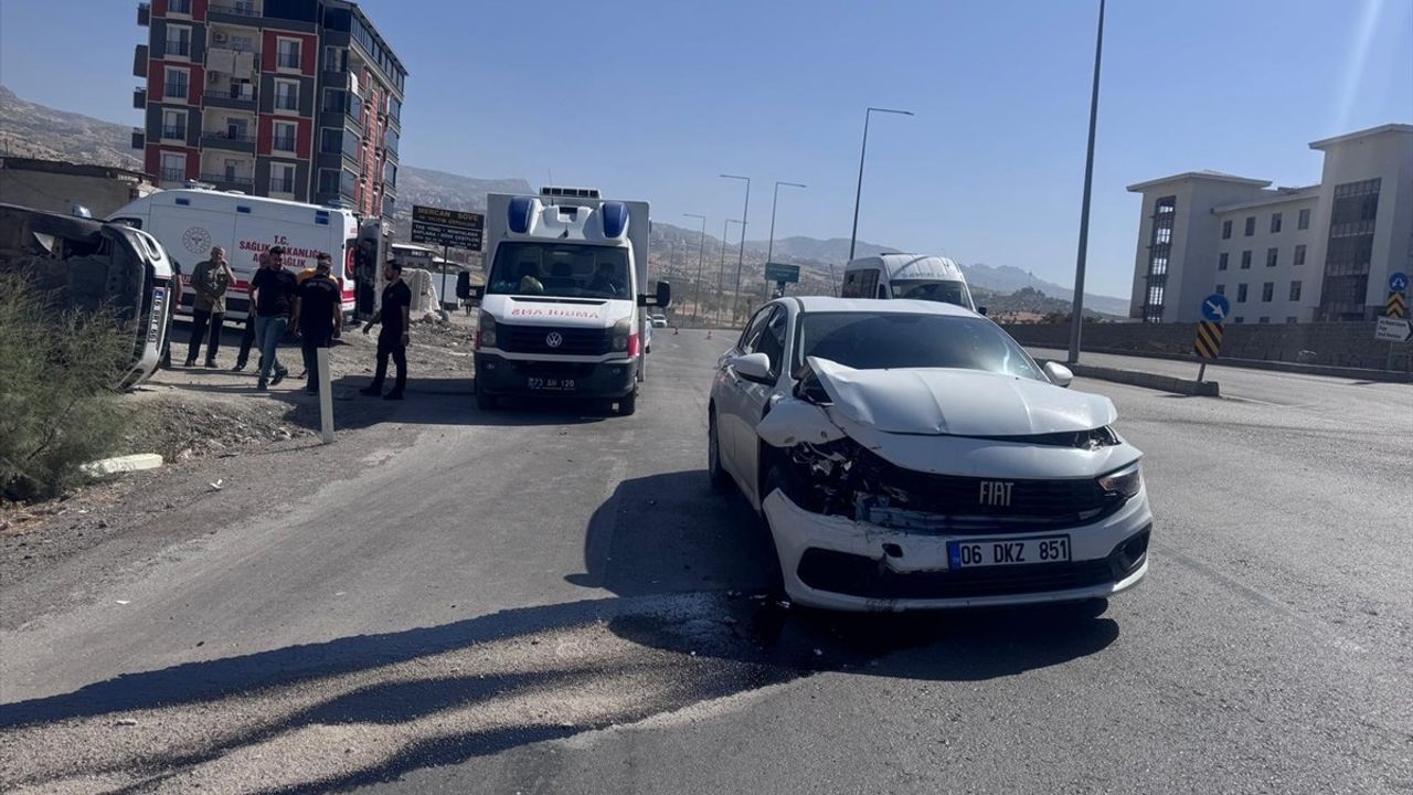 Şırnak'ta Trafik Kazası: Kültür ve Turizm Müdürü Yaralandı