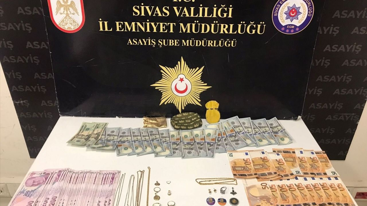 Sivas'ta Dolandırıcılık Operasyonu: İki Zanlı Tutuklandı