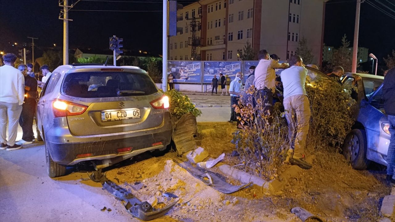 Sivas'ta Otomobil Çarpışması: 8 Yaralı