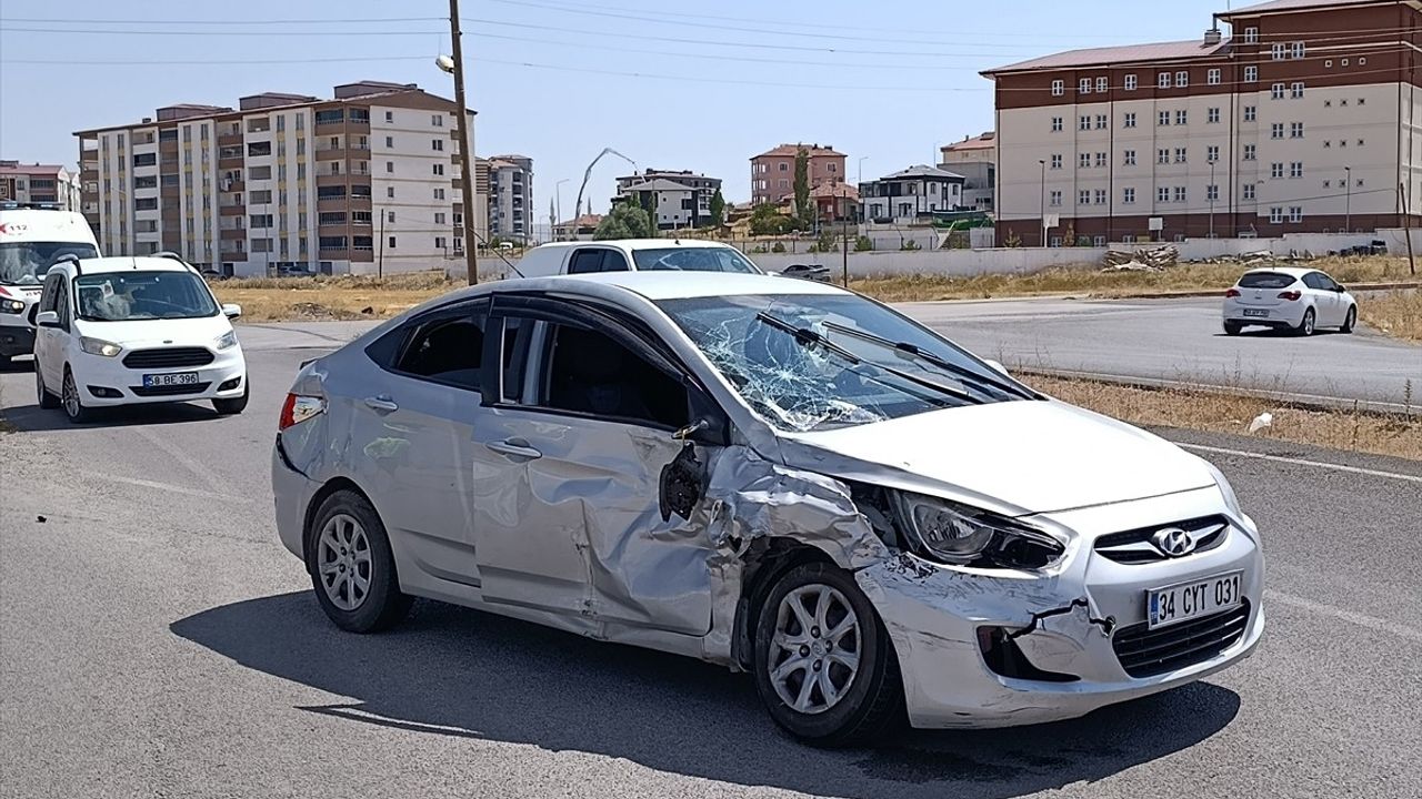 Sivas'ta Trafik Kazası: 6 Yaralı
