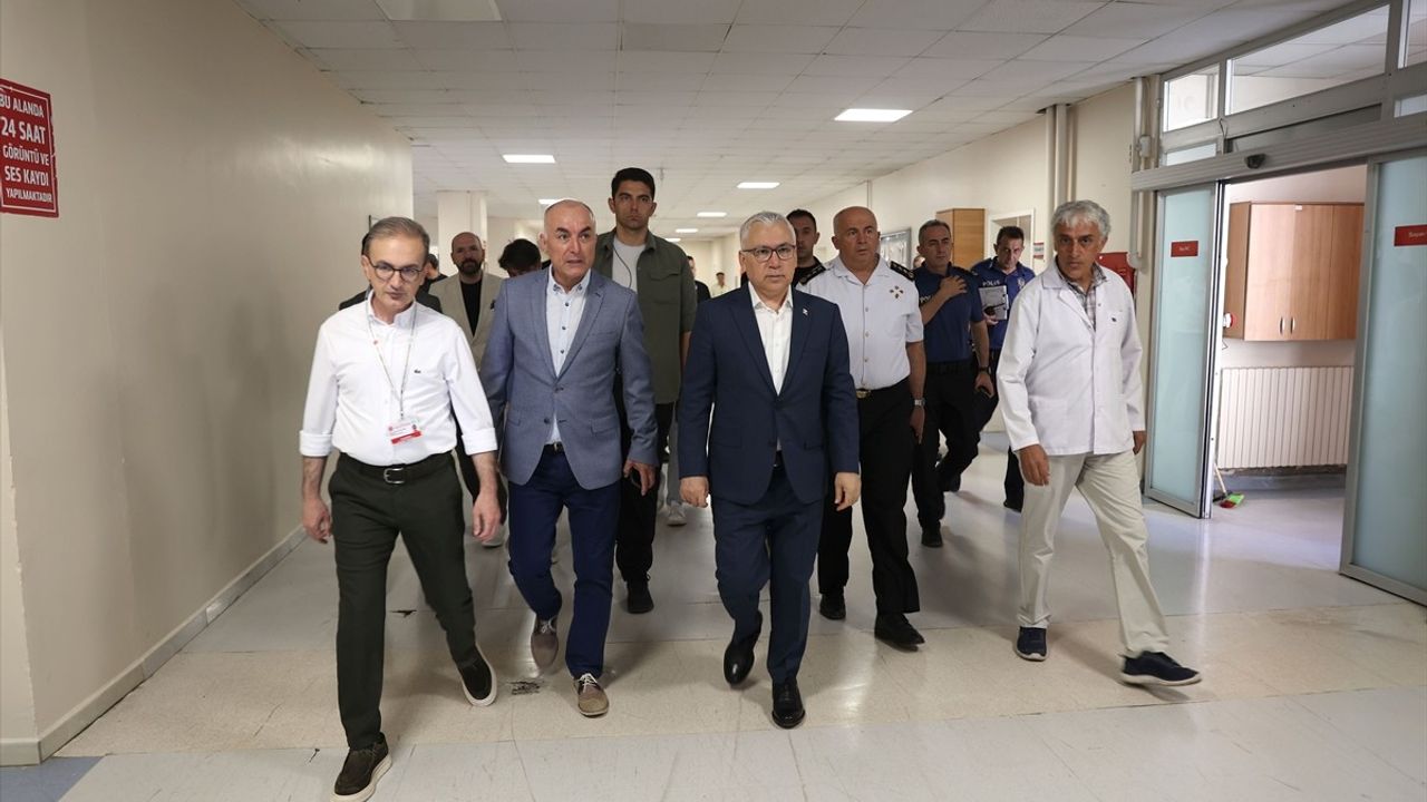 Sivas'taki Trafik Kazasında Hayatını Kaybedenlerin Cenazesi Şanlıurfa'da Defnedildi