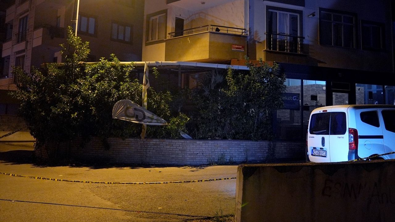 Sultanbeyli'de Silahlı Çatışma: Birçok Araç ve Ev Zarar Gördü