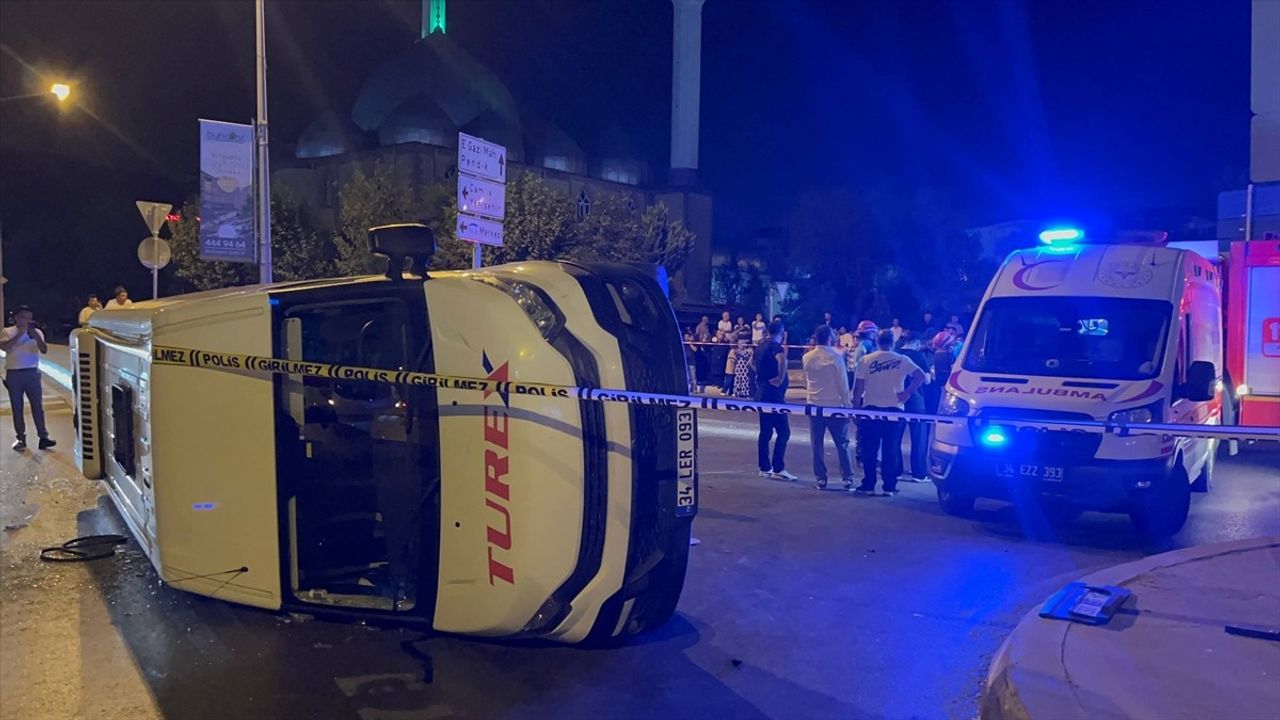Sultanbeyli'de Trafik Kazası: 10 Yaralı