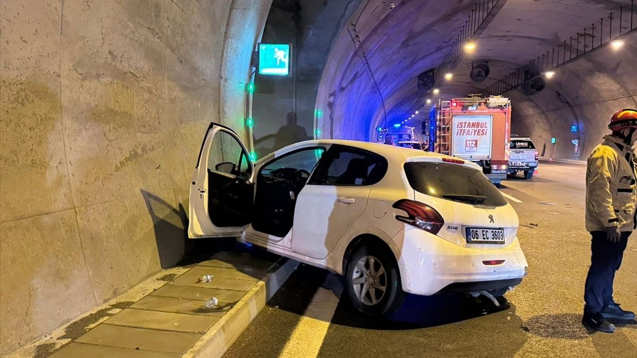 Sultangazi'de Zincirleme Trafik Kazası: 4 Yaralı
