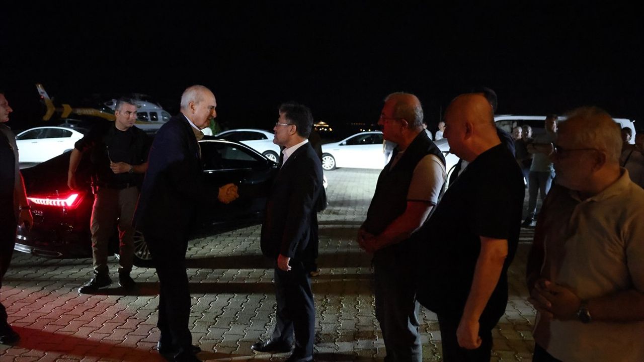 TBMM Başkanı Kurtulmuş Çanakkale'deki Yangın Yönetim Merkezi'ni Ziyaret Etti