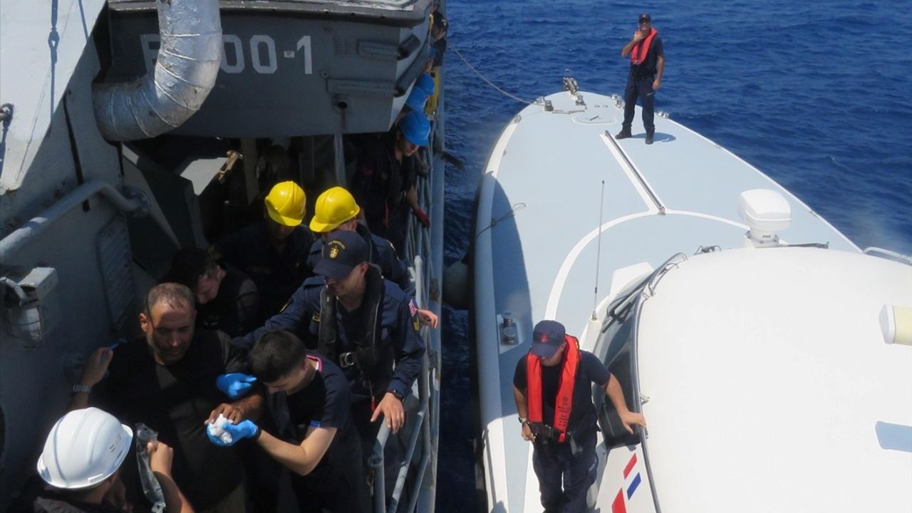 TCG Bozcaada'dan Yaralı Vatandaşa Hızlı Müdahale