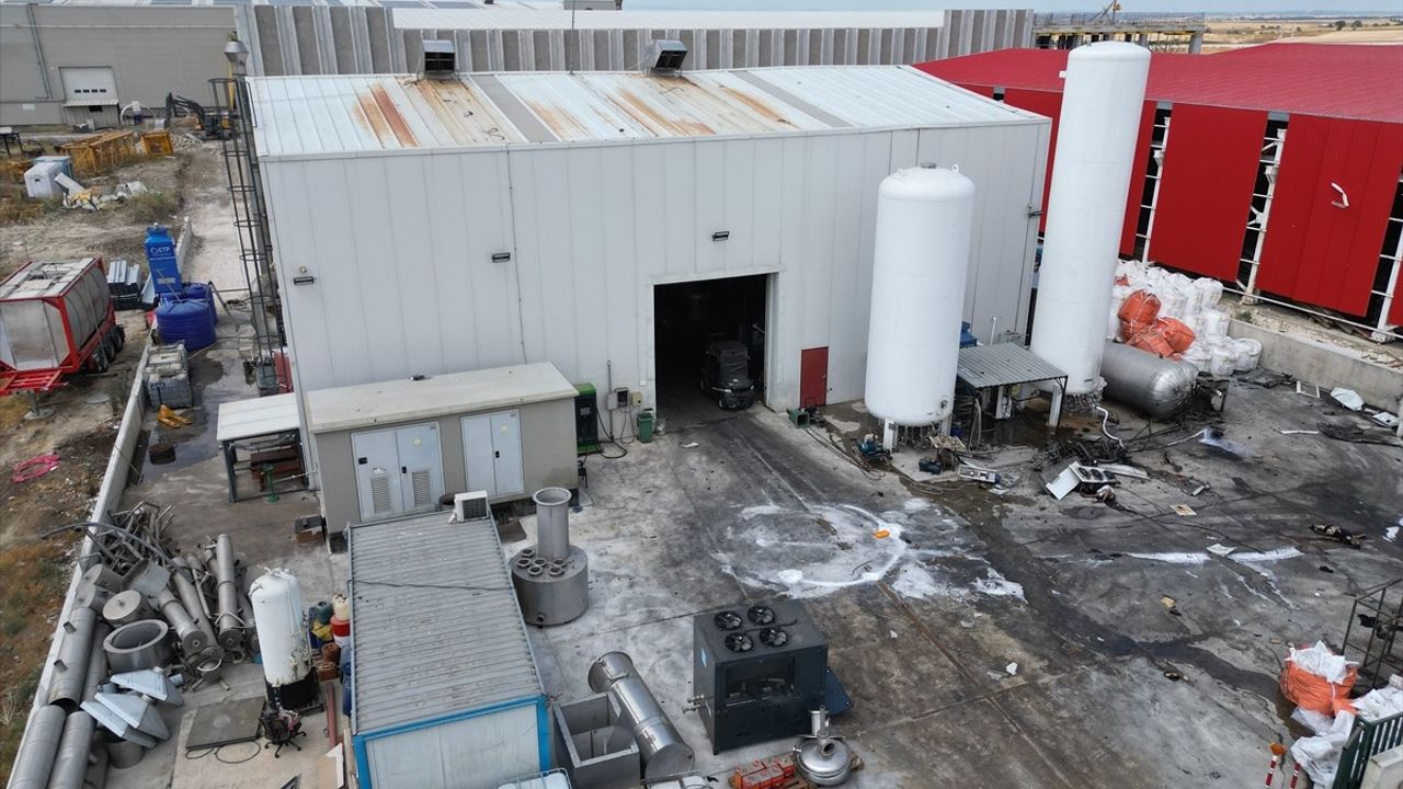 Tekirdağ'da Anestezi Gazı Fabrikasında Patlama: 2 İşçi Hayatını Kaybetti