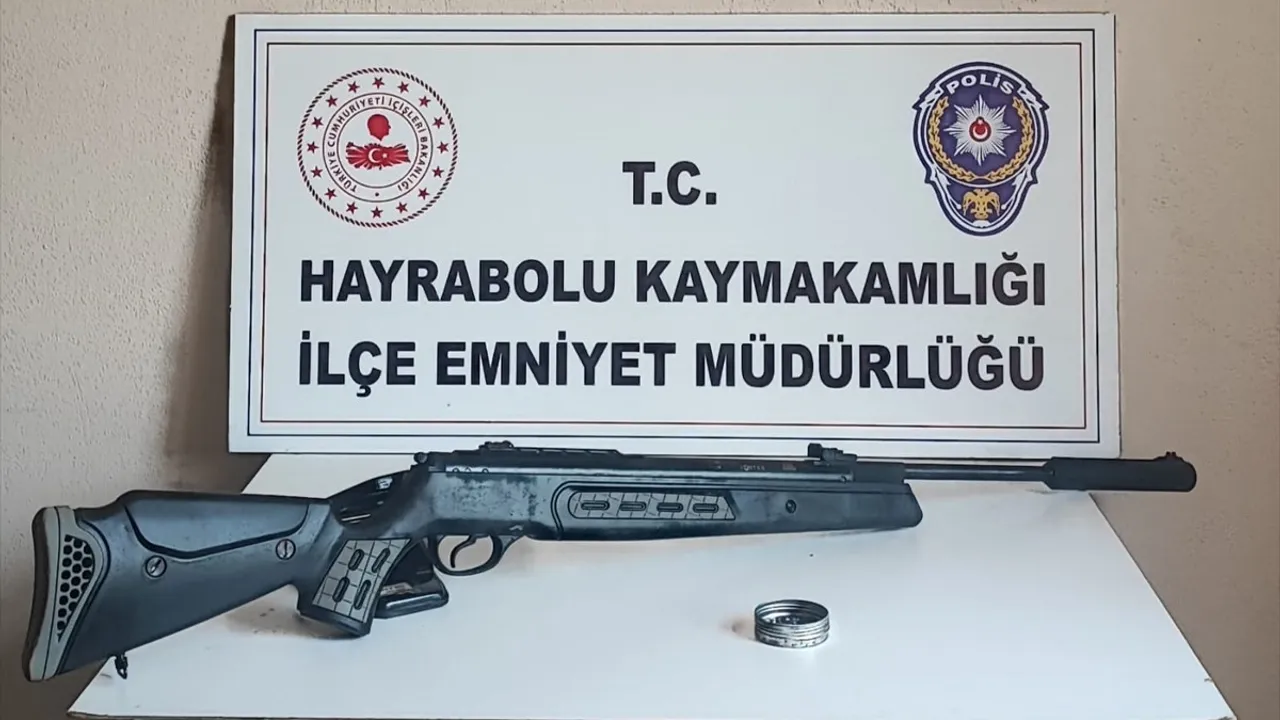 Tekirdağ'da Rap Şarkıcısı Çakal'a Havalı Tüfekle Saldırı