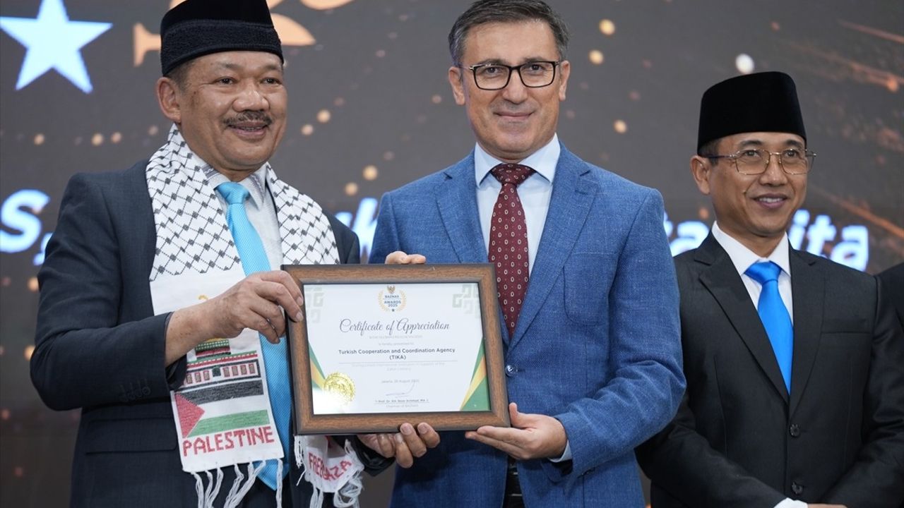 TİKA, Endonezya'da Uluslararası En İyi Kurumsal Partner Ödülünü Kazandı