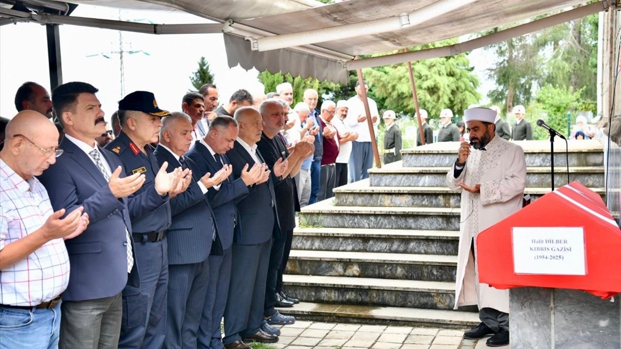 Trabzon'da Kıbrıs Gazisi Halit Dilber Son Yolculuğuna Uğurlandı