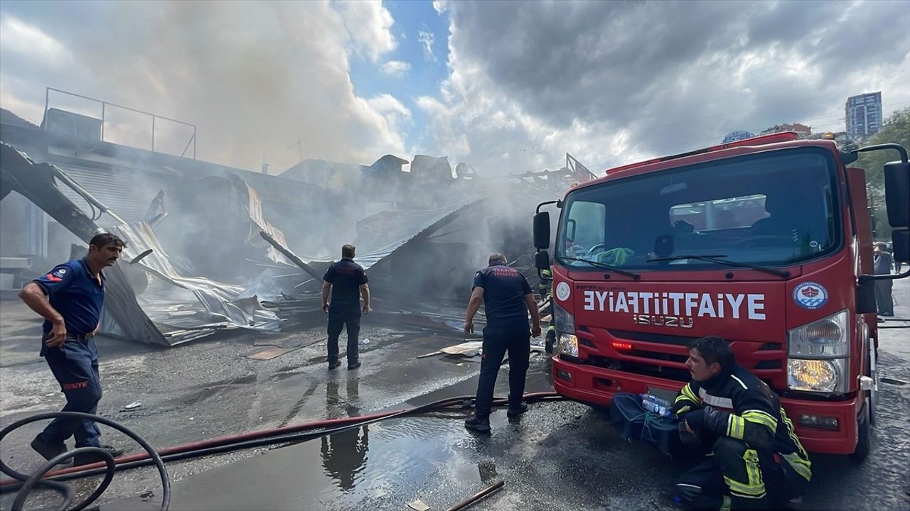 Trabzon'da Mobilya Atölyesinde Yangın Çıktı