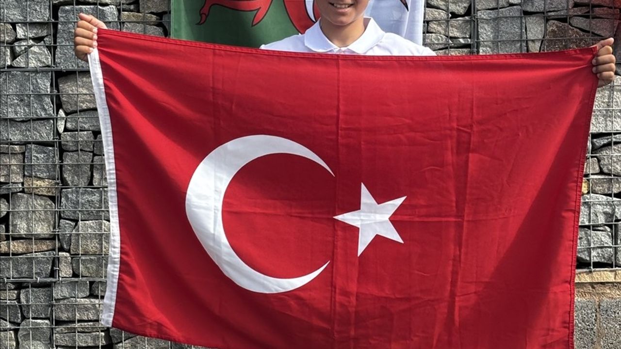 Tuna Tekin Galler'de Dünya Şampiyonasında İki Madalya Kazandı