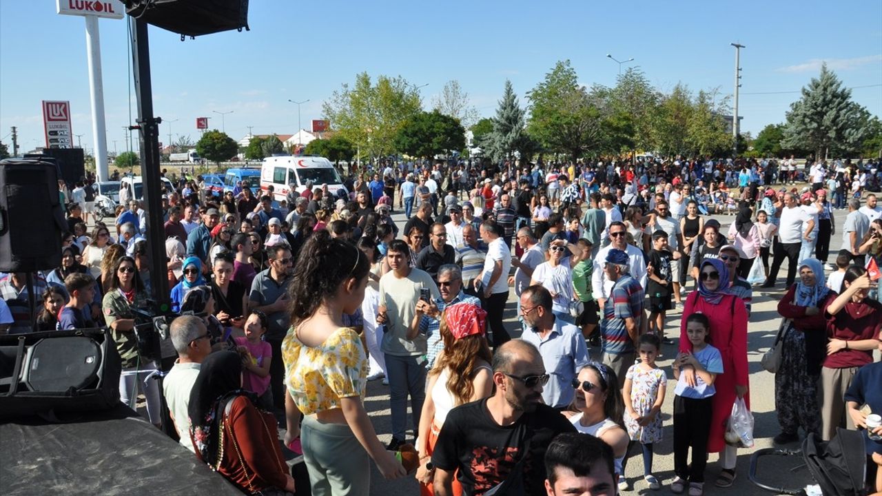 Türk Yıldızları Akşehir'de Unutulmaz Bir Uçuş Gerçekleştirdi