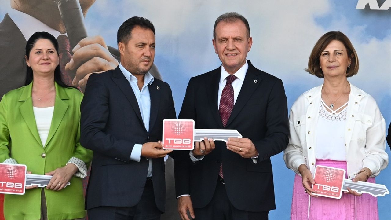 Türkiye Belediyeler Birliği'nden 53 Belediyeye Araç Desteği