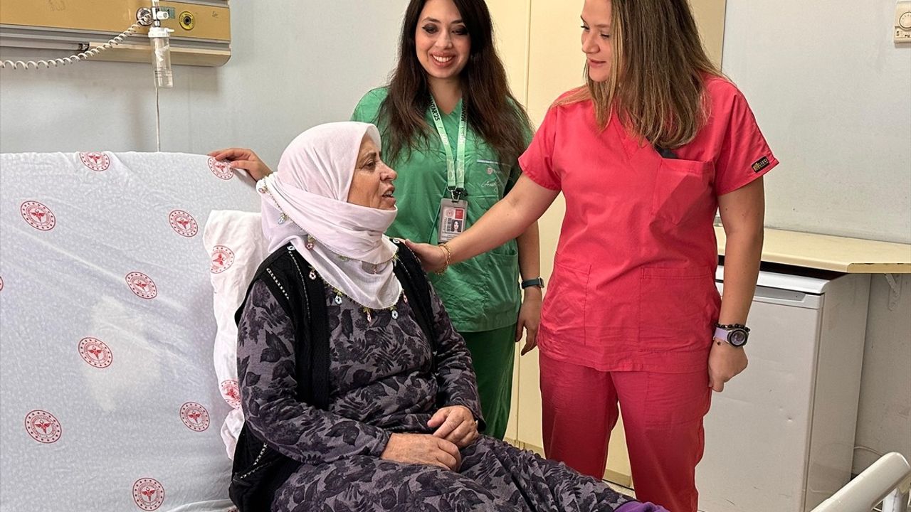 Van'da 60 Yaşındaki Kadının Göğsünden 2 Kilogramlık Kitle Alındı