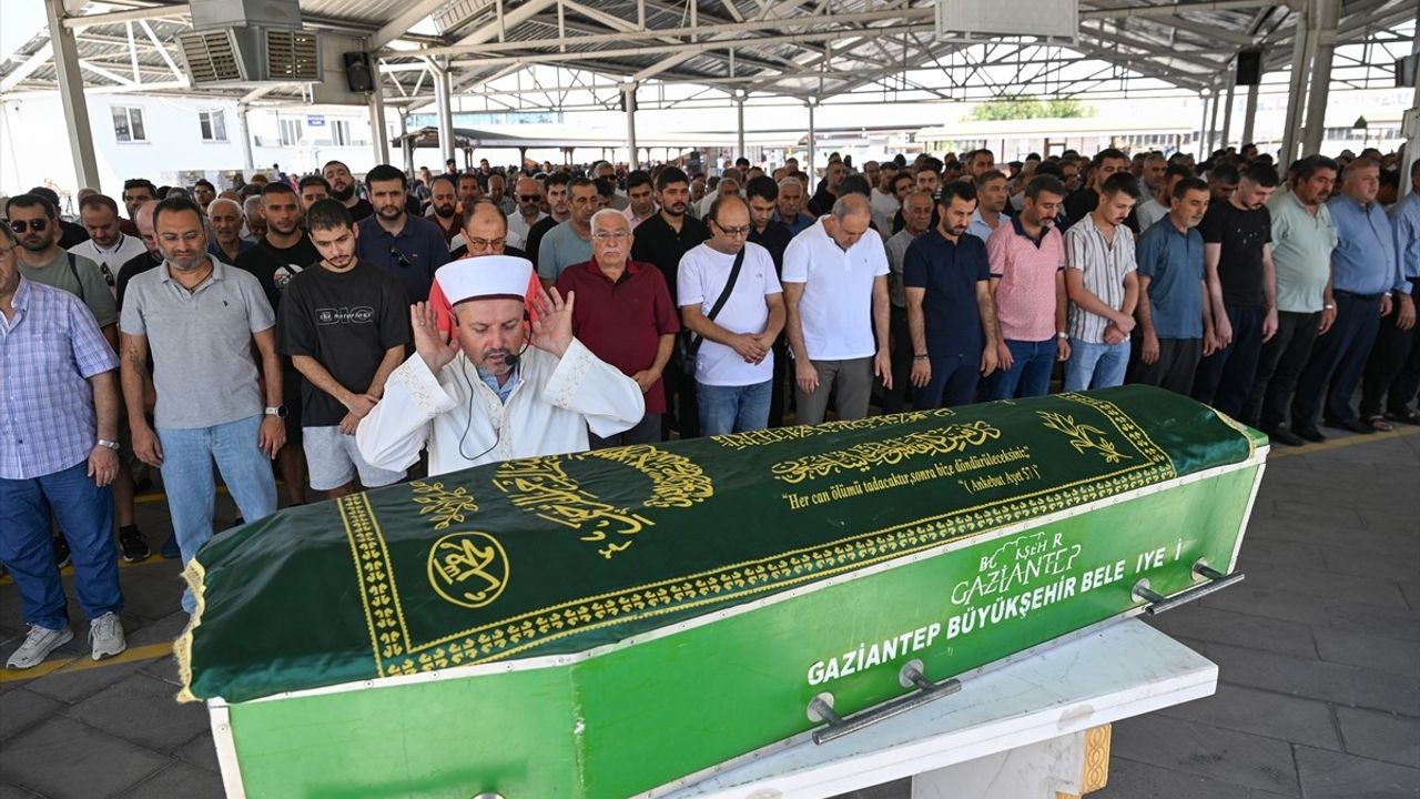 Yamaç Paraşütü Dünya Kupası'nda Kaza: Cengiz Kalyoncu'nun Cenazesi Gaziantep'te Defnedildi