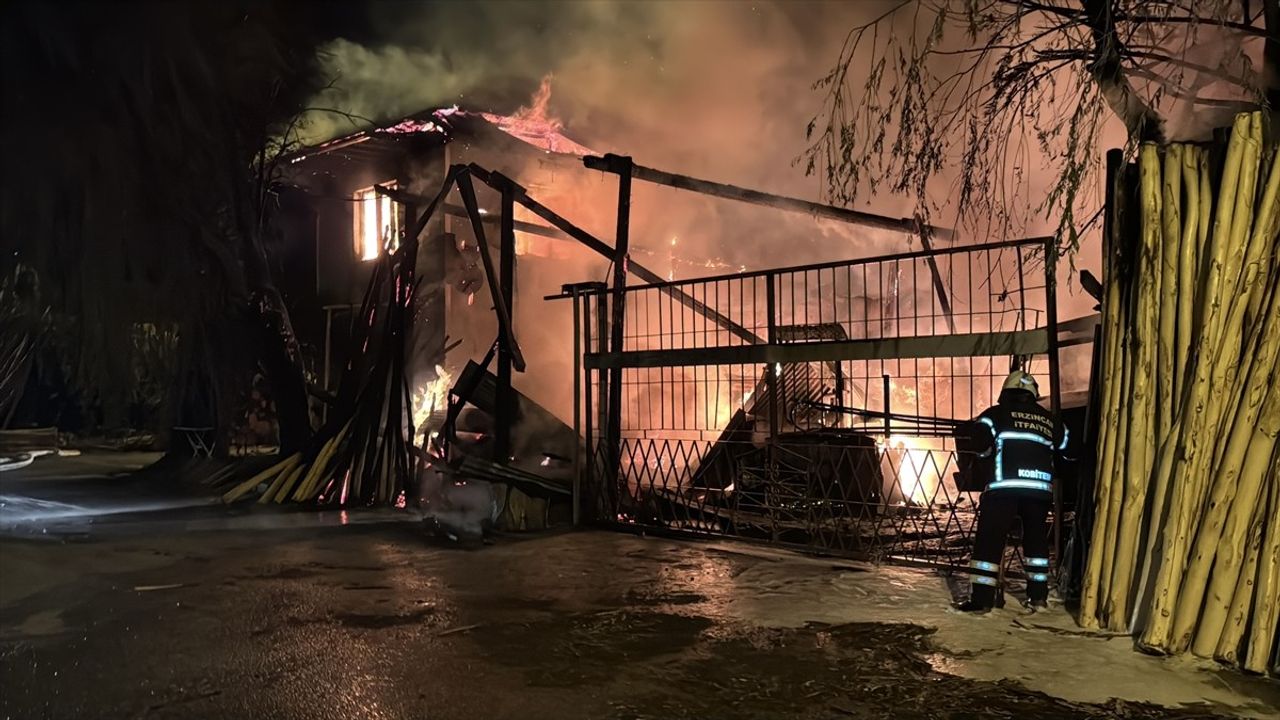 Yangın Erzincan Keresteciler Sitesi'nde Kontrol Altına Alındı
