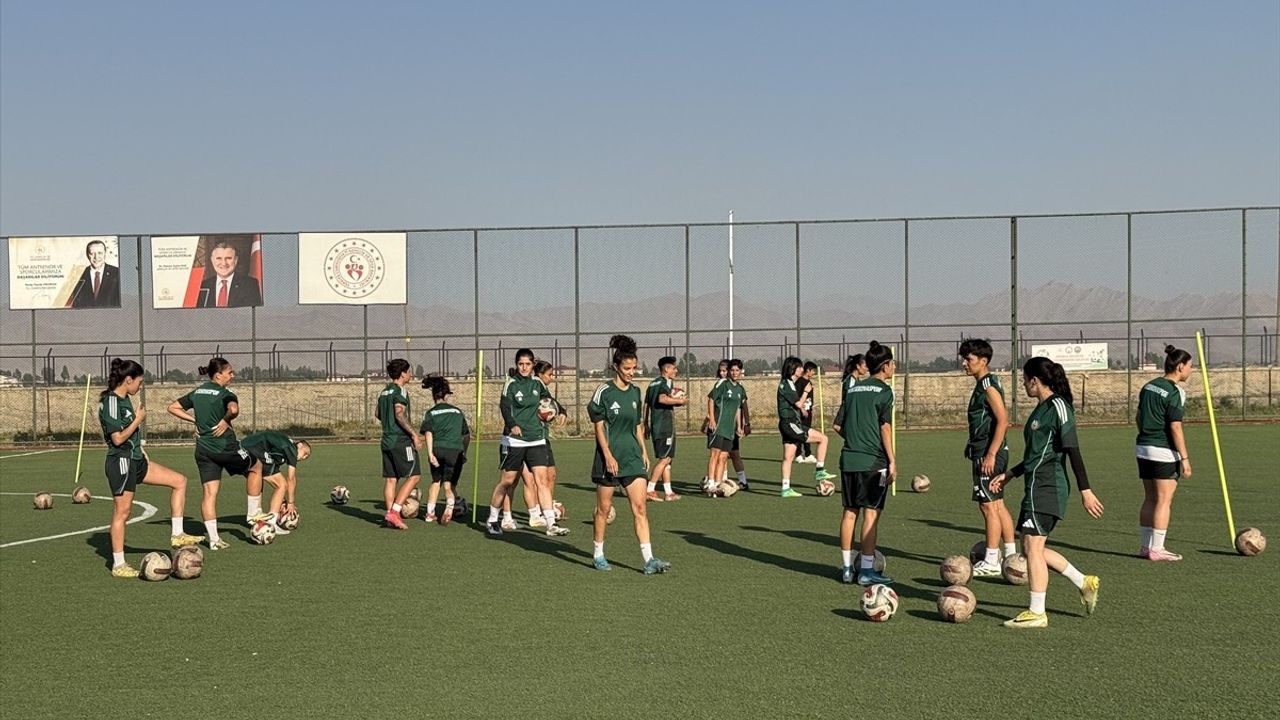 Yüksekovaspor Kadın Futbol Takımı Süper Lig Hedefinde