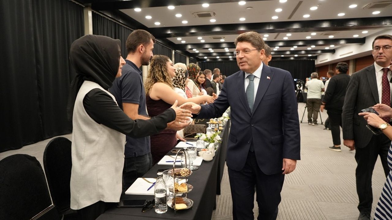 Adalet Bakanı Yılmaz Tunç Antalya'da Avukatlarla Bir Araya Geldi