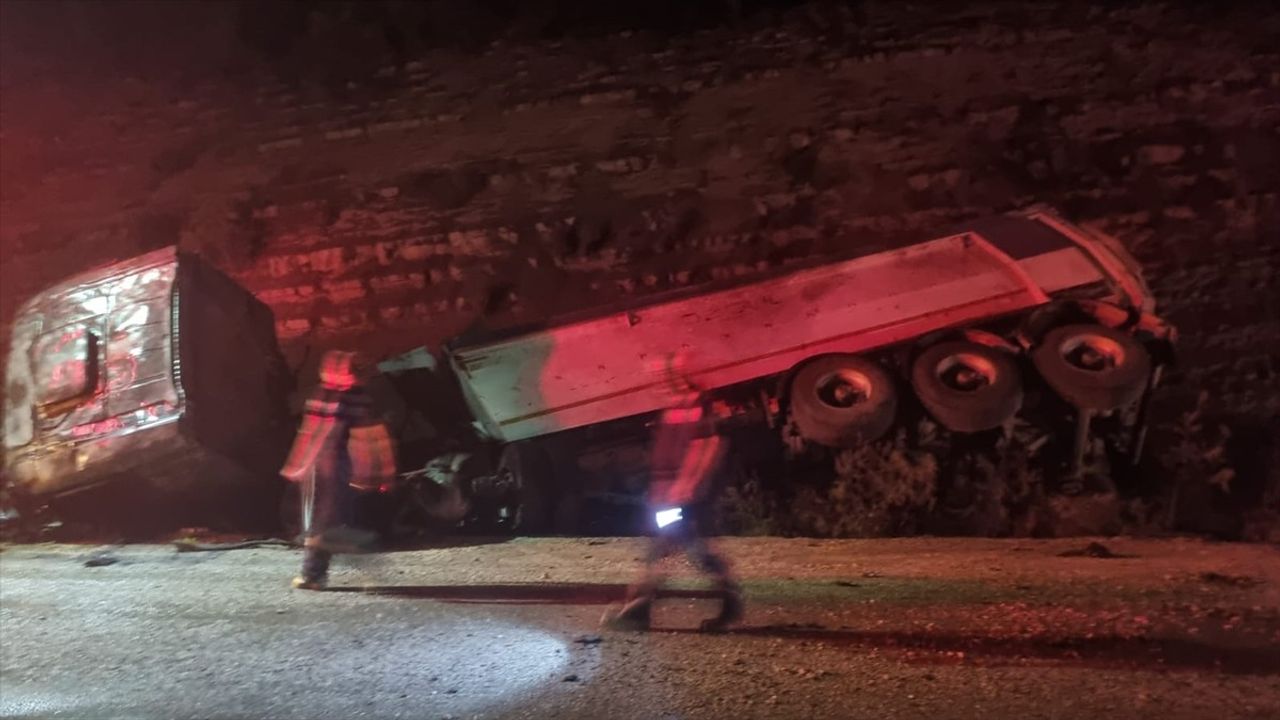 Adana'da Kamyon Kazası: 1 Ölü, 1 Yaralı